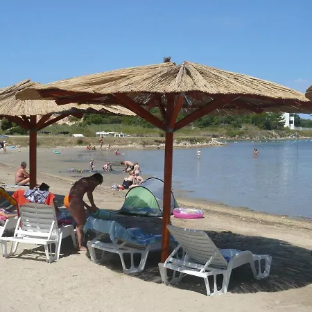 House In Near Sandy Beaches דירה זאטון