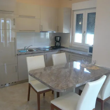 House In Near Sandy Beaches Appartement