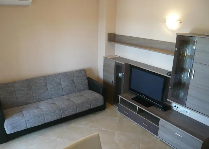 House In Near Sandy Beaches * زاتون