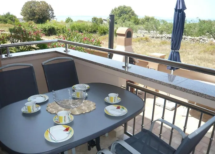 House In Near Sandy Beaches *