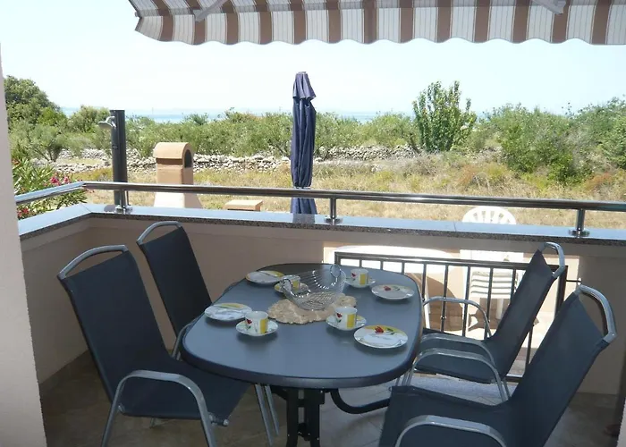 House In Near Sandy Beaches *