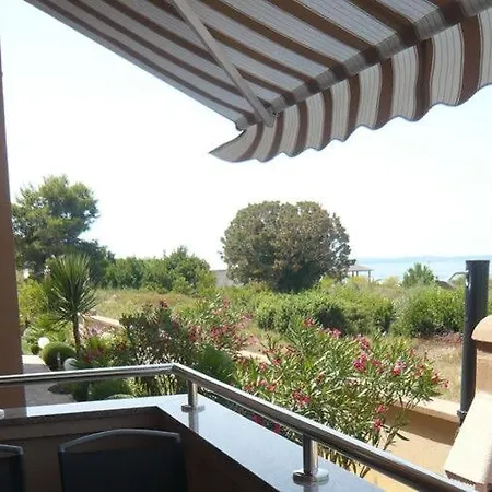 House In Near Sandy Beaches Apartment *