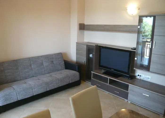 House In Near Sandy Beaches 아파트