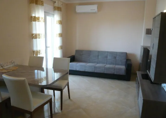 House In Near Sandy Beaches 아파트 *